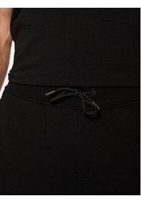 Guess Spodnie dresowe Z4YB08 K9V31 Czarny Regular Fit. Kolor: czarny. Materiał: bawełna #2