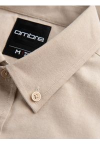 Ombre Clothing - Koszula męska bawełniana REGULAR FIT z kieszenią - beżowy V1 OM-SHOS-0153 - XXL. Typ kołnierza: kołnierzyk klasyczny. Kolor: beżowy. Materiał: bawełna. Długość rękawa: długi rękaw. Długość: długie. Styl: klasyczny #6