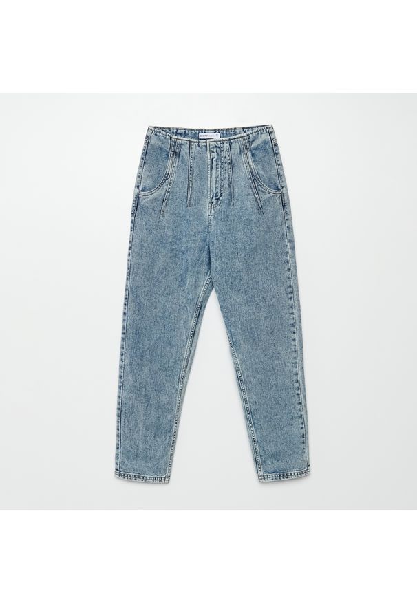 Cropp - Mom jeans z efektem sprania - Niebieski. Kolor: niebieski
