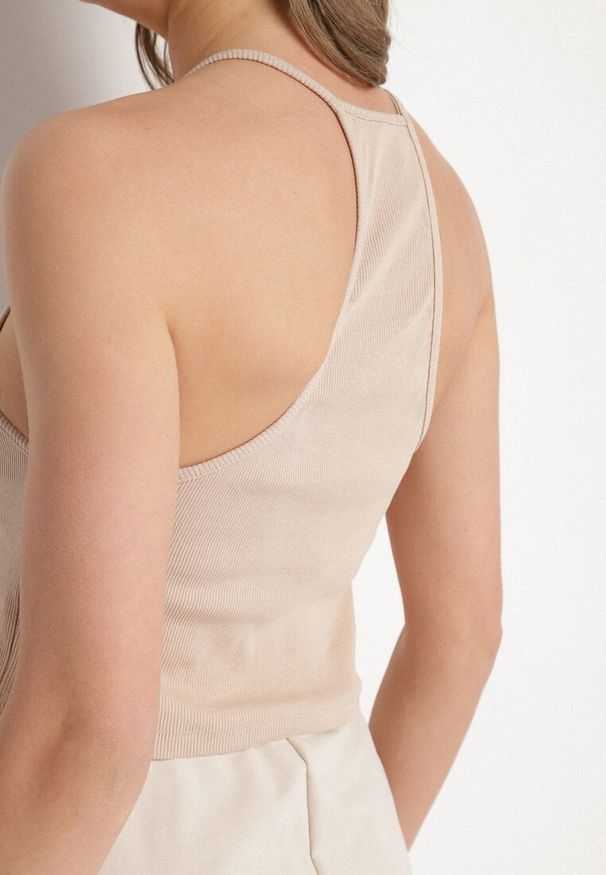 Born2be - Beżowy Bawełniany Top o Dopasowanym Kroju na Ramiączkach Lileene. Okazja: na co dzień, na imprezę. Kolor: beżowy. Materiał: bawełna. Długość rękawa: na ramiączkach. Sezon: lato. Styl: elegancki, casual