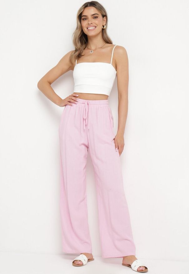 Born2be - Różowe Wiskozowe Spodnie z Lnem o Szerokich Nogawkach Almaris. Okazja: na spotkanie biznesowe. Kolor: różowy. Materiał: len, wiskoza. Styl: biznesowy