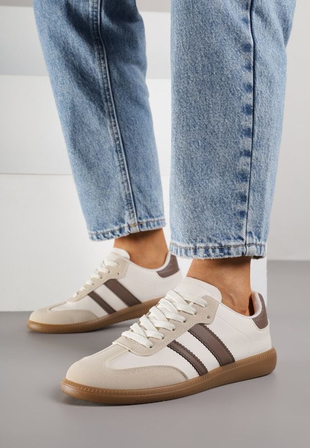 Renee - Ciemnobeżowe Casualowe Sneakersy na Płaskiej Podeszwie z Paskami Jereria. Okazja: na co dzień. Zapięcie: pasek. Kolor: beżowy. Materiał: jeans. Obcas: na płaskiej podeszwie