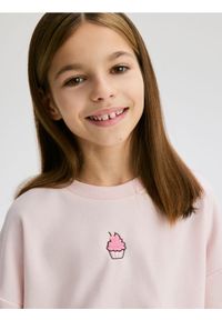 Reserved - Bluza z haftem - pastelowy róż. Kolor: różowy. Materiał: bawełna, dzianina. Wzór: haft