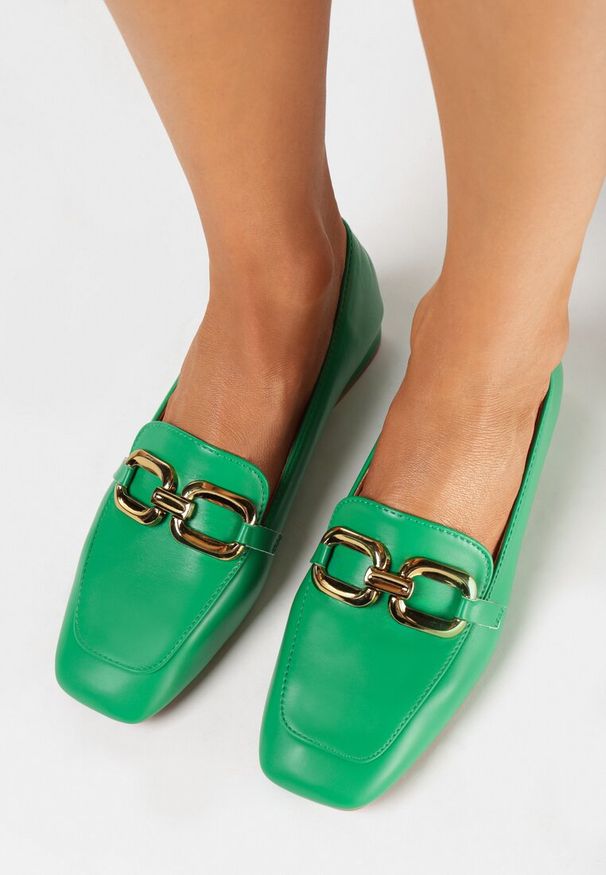 Born2be - Zielone Mokasyny na Płaskim Obcasie z Łańcuszkową Klamrą Senille. Okazja: na spotkanie biznesowe, na co dzień. Zapięcie: klamry. Kolor: zielony. Materiał: jeans. Obcas: na obcasie. Styl: elegancki, biznesowy, klasyczny, casual. Wysokość obcasa: niski