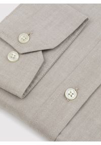 Pako Lorente - PAKO LORENTE – Gładka koszula męska beżowa długi rękaw. Okazja: na co dzień. Kolor: beżowy, zielony. Materiał: bawełna. Długość rękawa: długi rękaw. Długość: długie. Wzór: gładki. Styl: casual #7
