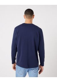 Wrangler - WRANGLER AMERICANA TEE MĘSKA KOSZULKA Z DŁUGIM RĘKAWEM LOGO W70QD3114. Długość rękawa: długi rękaw. Długość: długie