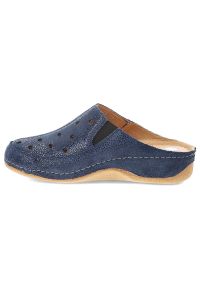 Granatowe Klapki Armodo Stylowe Obuwie Damskie Puma. Okazja: do domu, na co dzień, na spacer. Kolor: niebieski. Materiał: skóra. Styl: elegancki #3