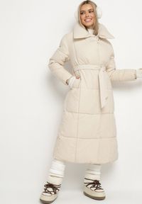 Born2be - Jasnobeżowa Pikowana Kurtka Płaszcz za Kolano z Wiązanym Paskiem Opiedsse. Kolor: beżowy #1