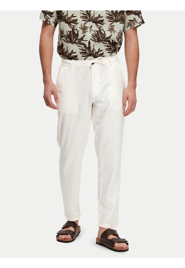 Selected Homme Chinosy 16087636 Biały Slim Tapered Fit. Kolor: biały. Materiał: bawełna