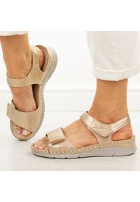 POTOCKI - Złote sandały damskie Potocki 90372. Okazja: na co dzień, na spacer. Zapięcie: rzepy. Kolor: złoty. Materiał: skóra. Sezon: wiosna, lato. Styl: elegancki, wakacyjny, casual #1