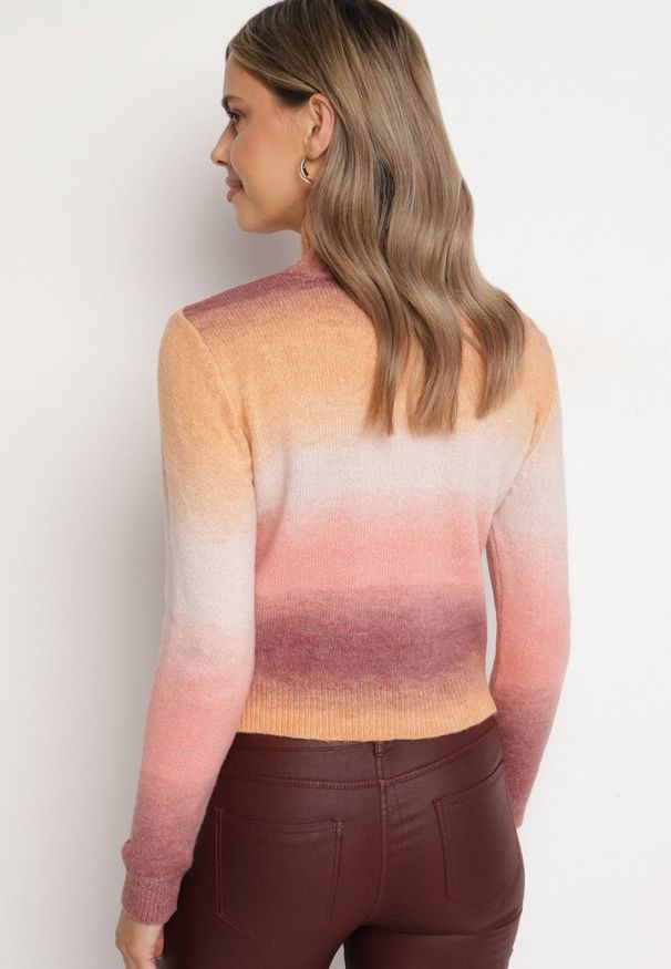 Born2be - Jasnoróżowy Golf o Klasycznym Kroju w Kolorowy Wzór Ombre Sinthelia. Okazja: do pracy, na spotkanie biznesowe. Typ kołnierza: golf. Kolor: różowy. Materiał: jeans. Długość rękawa: długi rękaw. Długość: długie. Wzór: kolorowy. Styl: klasyczny