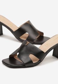 Renee - Czarne Klapki Vices na Słupkowym Obcasie z Wkładką ze Skóry Naturalnej Foleria. Kolor: czarny. Materiał: skóra. Obcas: na obcasie. Styl: elegancki. Wysokość obcasa: średni #3