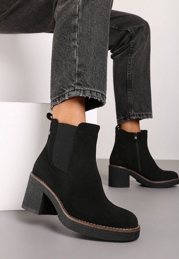 Born2be - Czarne Botki na Obcasie w Stylu Sztybletów z Nitami Arlora. Okazja: na co dzień. Kolor: czarny. Materiał: skóra. Obcas: na obcasie. Styl: casual. Wysokość obcasa: średni
