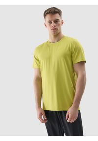 4f - Koszulka treningowa regular z materiału z recyklingu męska - soczysta zieleń. Kolor: zielony. Materiał: materiał. Długość rękawa: krótki rękaw. Długość: krótkie. Wzór: jednolity, ze splotem, gładki. Sport: fitness