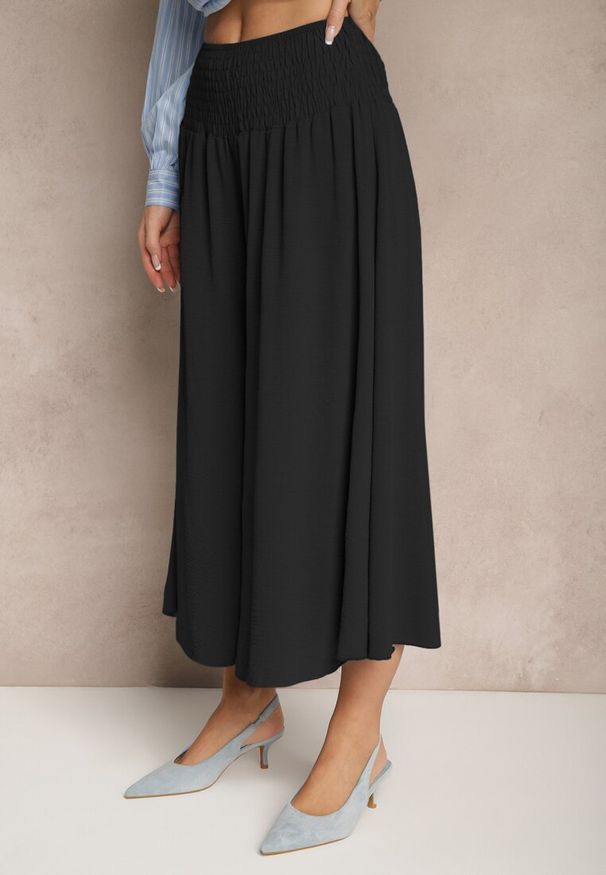 Renee - Czarne Spodnie Typu Kuloty High Waist o Szerokim Kroju z Marszczeniem Araliannis. Okazja: na co dzień. Stan: podwyższony. Kolor: czarny. Styl: casual, klasyczny, elegancki