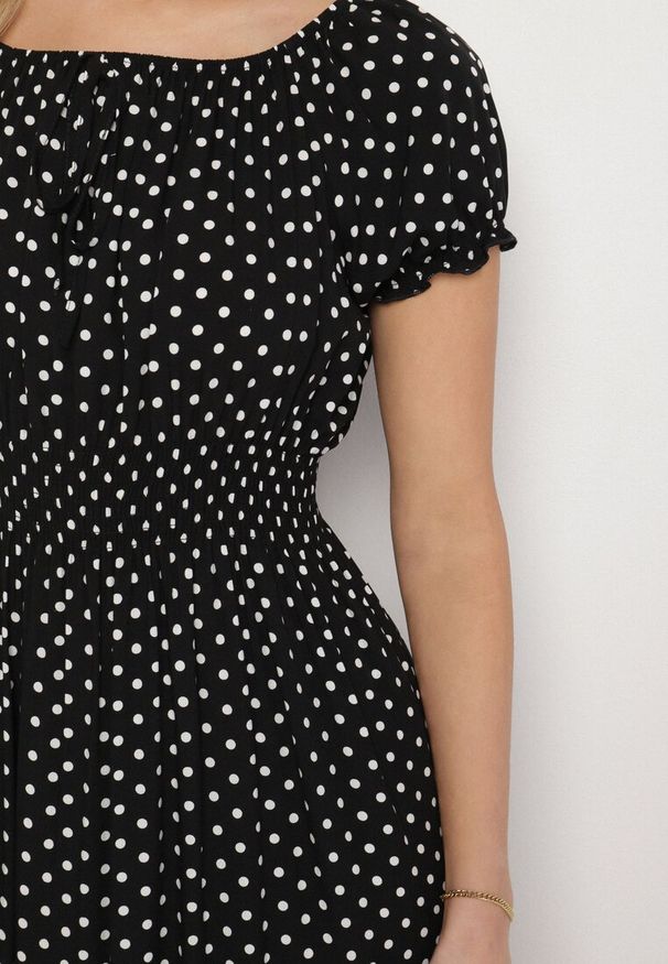 Born2be - Czarna Sukienka z Bawełną w Kropki Ellisla. Okazja: na co dzień. Kolor: czarny. Materiał: bawełna. Wzór: kropki. Styl: elegancki, casual