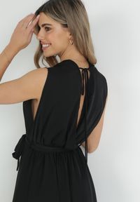 Born2be - Czarna Sukienka Maxi z Materiałowym Paskiem i Kopertowym Dekoltem Istilla. Okazja: na wesele, na co dzień, na ślub cywilny. Typ kołnierza: dekolt kopertowy. Kolor: czarny. Materiał: materiał. Typ sukienki: kopertowe. Styl: casual. Długość: maxi #4