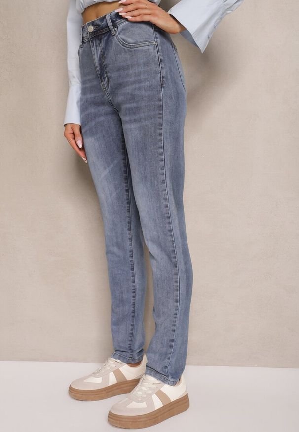 Renee - Jasnoniebieskie Jeansy Skinny Regular Waist Galoriela. Okazja: na spotkanie biznesowe. Kolor: niebieski. Styl: klasyczny, biznesowy, elegancki