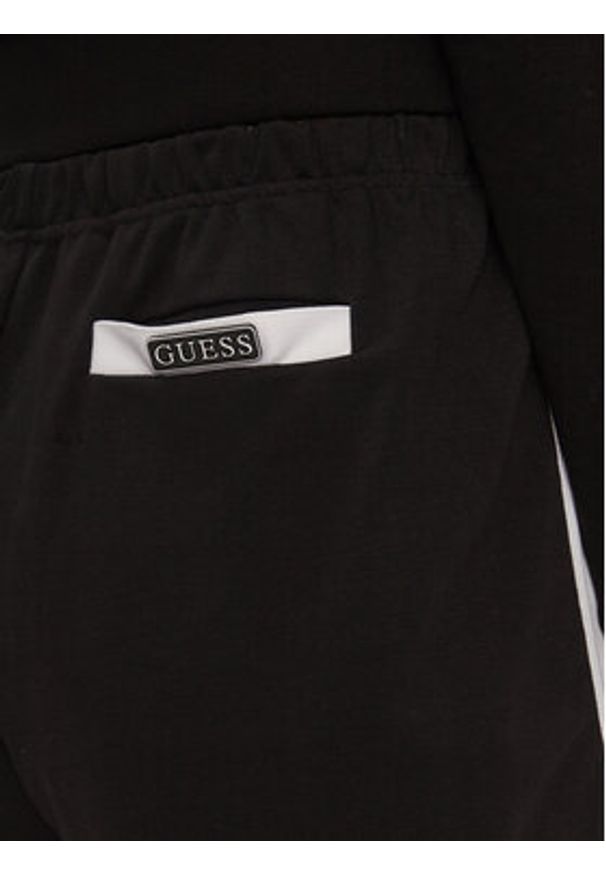 Guess Szorty materiałowe Zoey V4GD05 KC5R0 Czarny Loose Fit. Kolor: czarny. Materiał: syntetyk, bawełna
