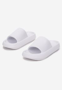 Born2be - Białe Klapki Kaseis. Nosek buta: otwarty. Kolor: biały. Materiał: materiał, dresówka