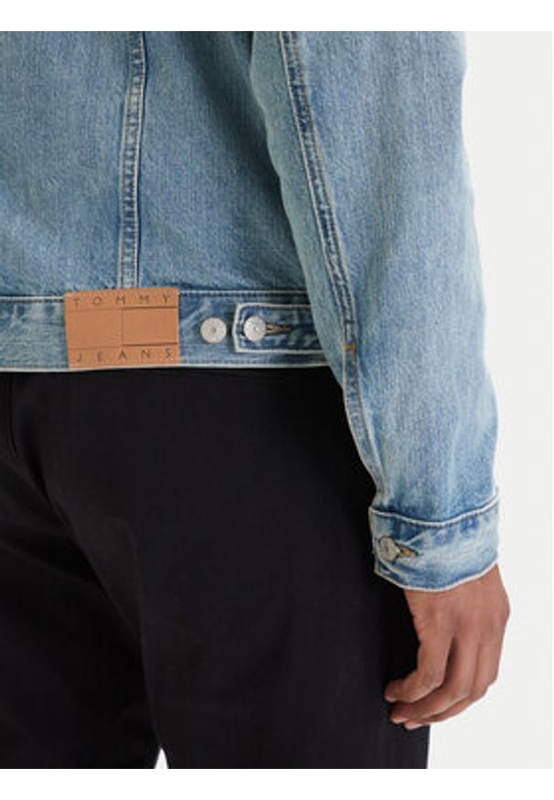 Tommy Jeans Kurtka jeansowa Ryan DM0DM23002 Błękitny Regular Fit. Kolor: niebieski. Materiał: bawełna
