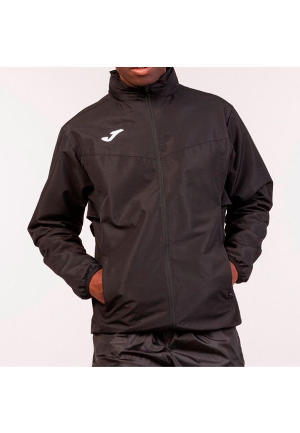 Kurtka dziecięca Joma Bremen. Kolor: czarny. Materiał: poliester. Sport: piłka nożna