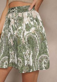 Renee - Zielone Szorty z Wiskozy High Waist z Roślinnym Wzorem Orrisell. Okazja: na imprezę. Stan: podwyższony. Kolor: zielony. Materiał: wiskoza. Sezon: lato. Styl: elegancki #3