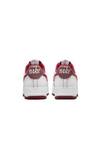 Buty do chodzenia męskie Nike Air Force 1 07. Zapięcie: sznurówki. Kolor: biały. Materiał: materiał. Szerokość cholewki: normalna. Model: Nike Air Force. Sport: turystyka piesza