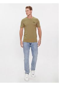 Guess T-Shirt M4RI49 KBL31 Beżowy Slim Fit. Kolor: beżowy. Materiał: bawełna #3