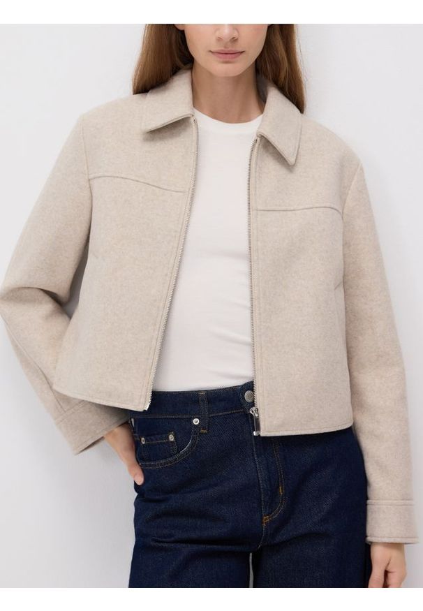 Reserved - Kurtka z kołnierzykiem - beżowy. Kolor: beżowy. Materiał: materiał. Wzór: gładki