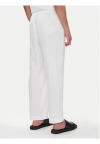 Emporio Armani Spodnie materiałowe EM000586 AF12356 U0002 Biały Regular Fit. Kolor: biały. Materiał: len