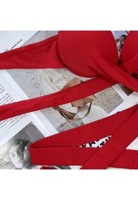 Intica - Bikini z ozdobnymi paskami na plażę i basen Shireen. Kolor: zielony. Materiał: materiał. Wzór: paski #6