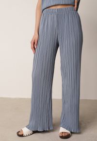 Born2be - Niebieskie Szerokie Spodnie z Wysokim Stanem ze Zwiewnej Tkaniny z Plisami Galiris. Okazja: do pracy, na co dzień, na spotkanie biznesowe. Stan: podwyższony. Kolor: niebieski. Materiał: tkanina. Długość: długie. Styl: elegancki, biznesowy, casual #4