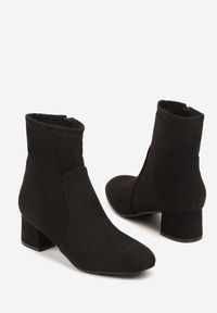 Renee - Czarne Botki Vices na Słupku Ozdobione Przeszyciem Ariske. Okazja: na co dzień. Kolor: czarny. Wzór: aplikacja. Obcas: na słupku. Styl: casual, elegancki #3