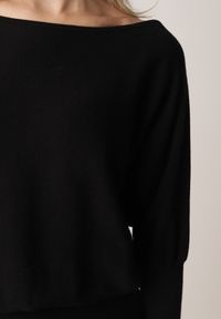 Born2be - Czarna Dzianinowa Sukienka z Wiskozą o Nietoperzowym Kroju z Dekoltem w Łódkę Tisan. Okazja: na co dzień, na spotkanie biznesowe. Typ kołnierza: dekolt w łódkę. Kolor: czarny. Materiał: dzianina, wiskoza. Styl: casual, biznesowy #7