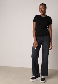 Born2be - Czarny Bawełniany T-shirt w Klasycznym Stylu Nedila. Kolor: czarny. Materiał: bawełna. Długość: długie. Styl: klasyczny #7