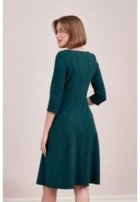 Marie Zélie - Sukienka Asteria krepa wiskozowa – zielona. Kolor: zielony. Materiał: wiskoza. Wzór: gładki. Typ sukienki: trapezowe. Styl: klasyczny #4