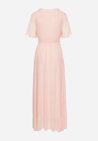 Born2be - Jasnoróżowa Kopertowa Sukienka z Gumką w Pasie i Plisowaną Górą Davitri. Kolor: różowy. Materiał: materiał. Długość rękawa: krótki rękaw. Typ sukienki: kopertowe. Długość: maxi #3