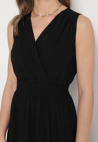 Born2be - Czarna Sukienka o Rozkloszowanym Kroju Bez Rękawów z Kopertowym Dekoltem Filoria. Typ kołnierza: dekolt kopertowy. Kolor: czarny. Długość rękawa: bez rękawów. Typ sukienki: kopertowe. Styl: elegancki #7