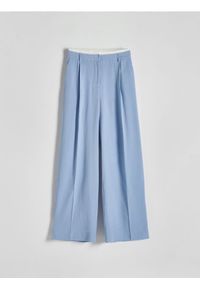 Reserved - Spodnie z lyocellu z bieliźnianą wstawką - jasnoniebieski. Kolor: niebieski. Materiał: tkanina. Wzór: gładki #1