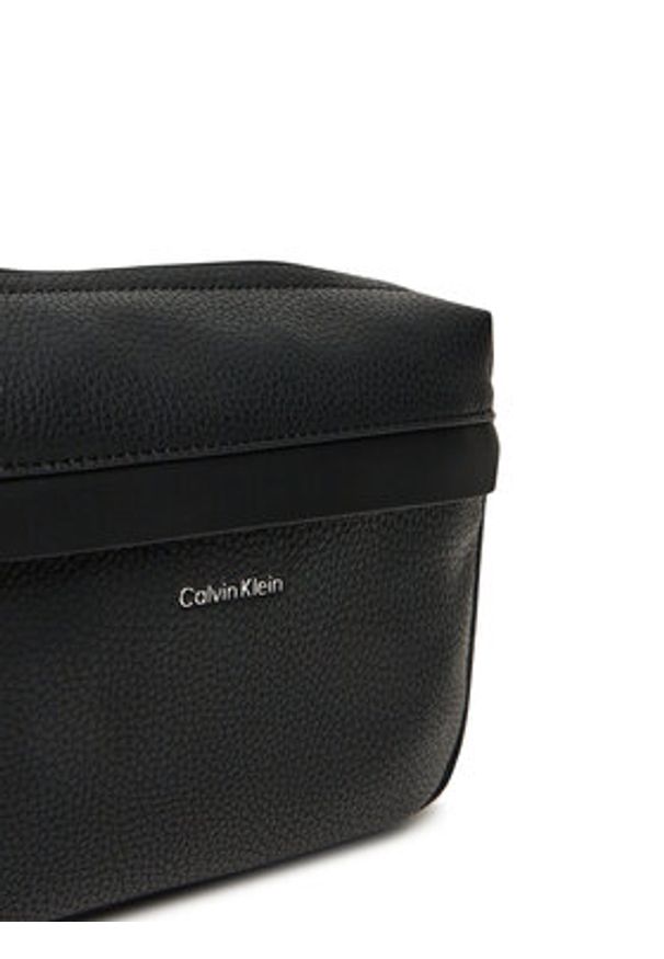 Calvin Klein Saszetka Ck Must Camera Bag LV04D3084G Czarny. Kolor: czarny. Materiał: skóra