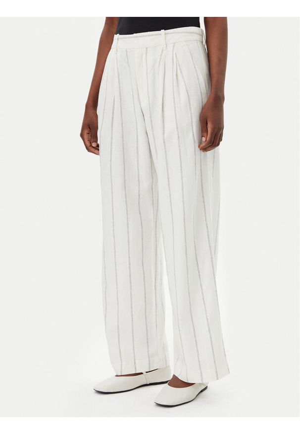 GAP - Gap Spodnie materiałowe 713998-01 Écru Wide Leg. Kolor: kremowy. Materiał: wiskoza, len