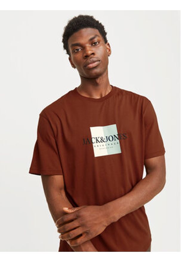 Jack & Jones - Jack&Jones T-Shirt Fredeiksberg 12262492 Brązowy Regular Fit. Kolor: brązowy. Materiał: bawełna