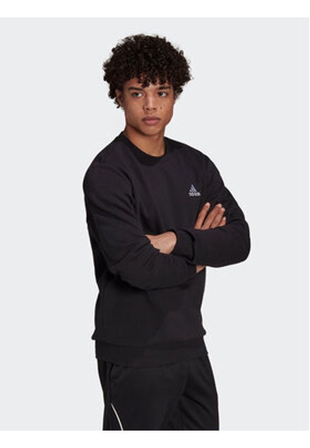 Adidas - adidas Bluza Essentials Fleece Sweatshirt GV5295 Czarny Regular Fit. Kolor: czarny. Materiał: bawełna