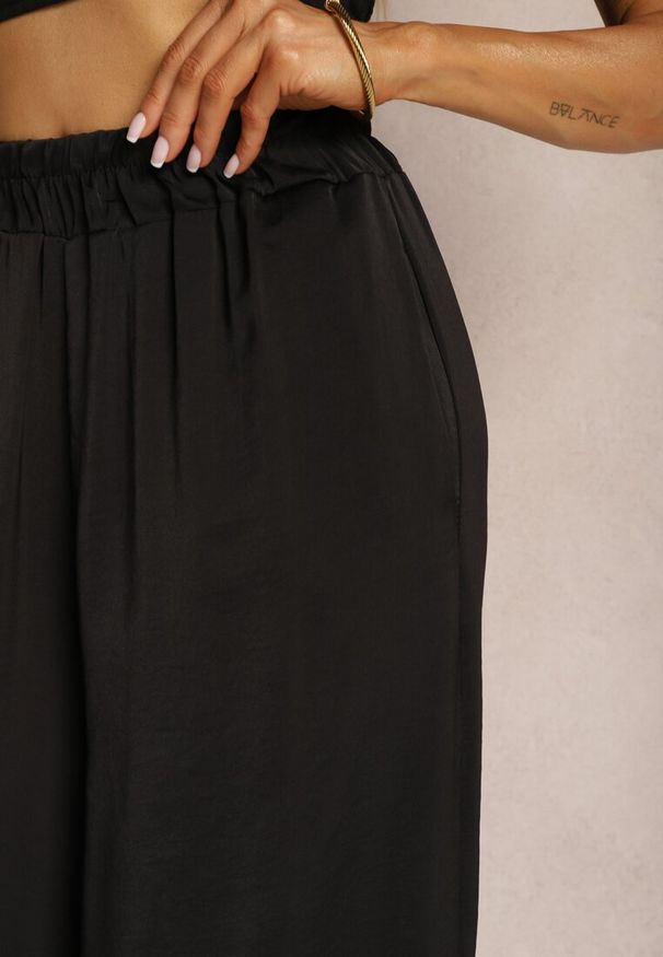 Renee - Czarne Wiskozowe Spodnie Szerokie High Waist Rissalene. Okazja: do pracy, na spotkanie biznesowe. Stan: podwyższony. Kolor: czarny. Materiał: wiskoza. Styl: elegancki, biznesowy