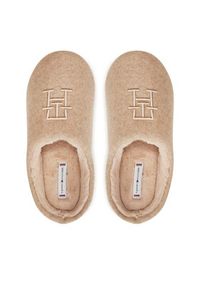 TOMMY HILFIGER - Tommy Hilfiger Kapcie Th Embroidered Basics Slipper FW0FW08135 Beżowy. Kolor: beżowy. Materiał: materiał #5