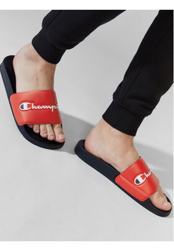 Champion Klapki Slide Varsity S21993-CHA-RS001 Czerwony. Kolor: czerwony. Materiał: skóra
