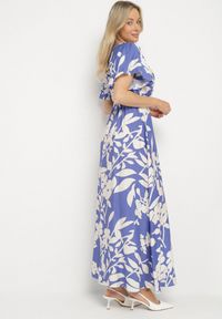 Born2be - Niebieska Sukienka Rozkloszowana w Kwiatowy Print z Wiskozy Galnela. Typ kołnierza: dekolt kopertowy. Kolor: niebieski. Materiał: wiskoza. Długość rękawa: krótki rękaw. Wzór: kwiaty, nadruk. Sezon: lato, wiosna. Typ sukienki: kopertowe #4