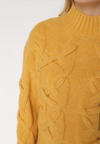 Born2be - Żółty Golf z Domieszką Wełny Zdobiony Oryginalnym Splotem Fedwira. Okazja: do pracy, na co dzień, na spotkanie biznesowe. Typ kołnierza: golf. Kolor: żółty. Materiał: wełna. Wzór: aplikacja, ze splotem. Sezon: zima, jesień. Styl: casual, klasyczny, biznesowy #2