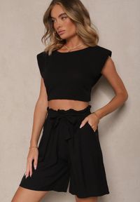 Renee - Czarne Szorty z Wiskozy High Waist Ozdobione Paskiem Lumilirae. Okazja: na co dzień. Stan: podwyższony. Kolor: czarny. Materiał: wiskoza. Wzór: aplikacja. Sezon: lato. Styl: elegancki, casual